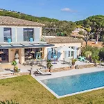 Cozy In With Private Swimming Pool, Be Inside Or Outside