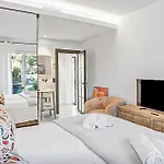 Cozy In With Private Swimming Pool, Be Inside Or Outside