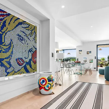 Cozy In With Private Swimming Pool, Be Inside Or Outside
