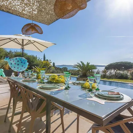 Cozy In With Private Swimming Pool, Be Inside Or Outside ميناء غيرمود