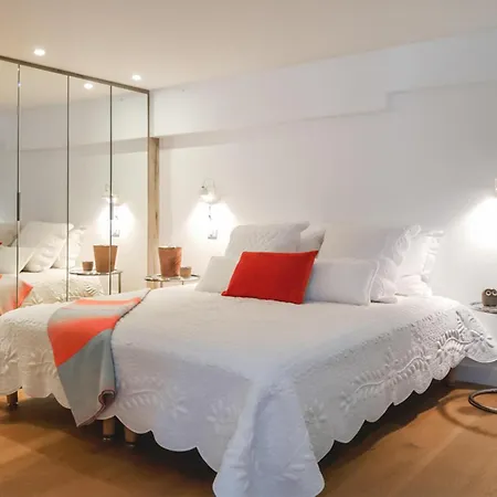 Cozy In With Private Swimming Pool, Be Inside Or Outside