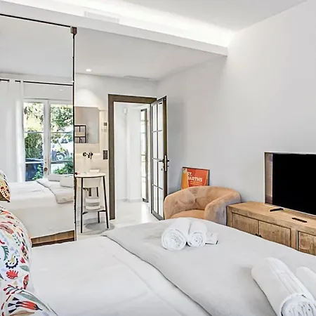 Cozy In With Private Swimming Pool, Be Inside Or Outside