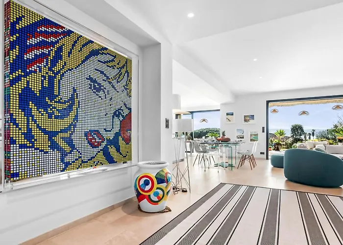 Cozy In With Private Swimming Pool, Be Inside Or Outside