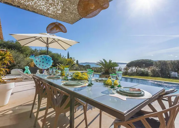 Cozy In With Private Swimming Pool, Be Inside Or Outside ميناء غيرمود