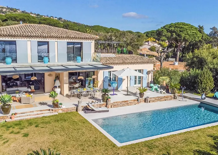 Cozy In With Private Swimming Pool, Be Inside Or Outside