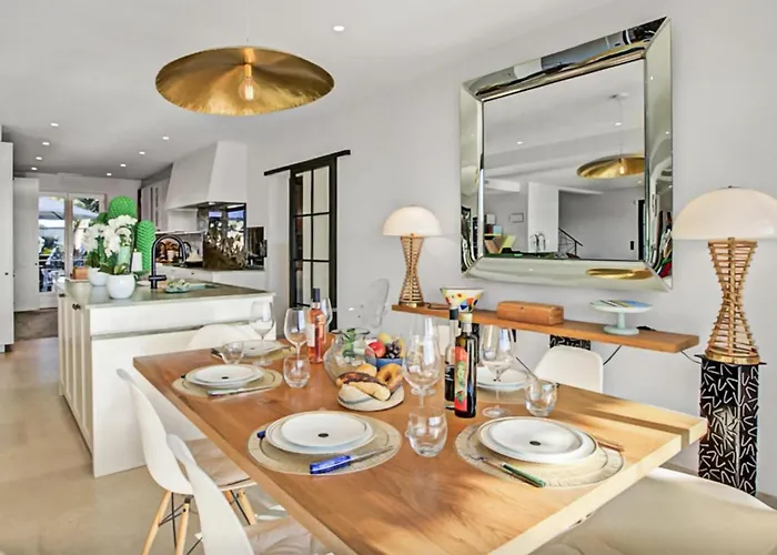 Cozy In With Private Swimming Pool, Be Inside Or Outside Hébergement de vacances