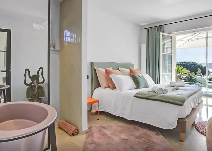 Cozy In With Private Swimming Pool, Be Inside Or Outside Hébergement de vacances