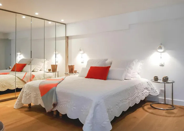 Cozy In With Private Swimming Pool, Be Inside Or Outside