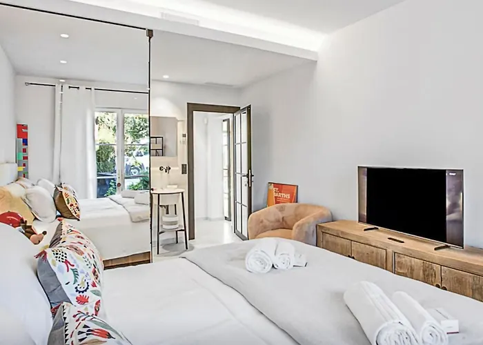 Cozy In With Private Swimming Pool, Be Inside Or Outside