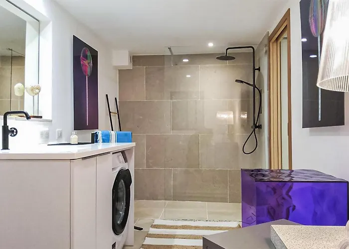 Cozy In With Private Swimming Pool, Be Inside Or Outside
